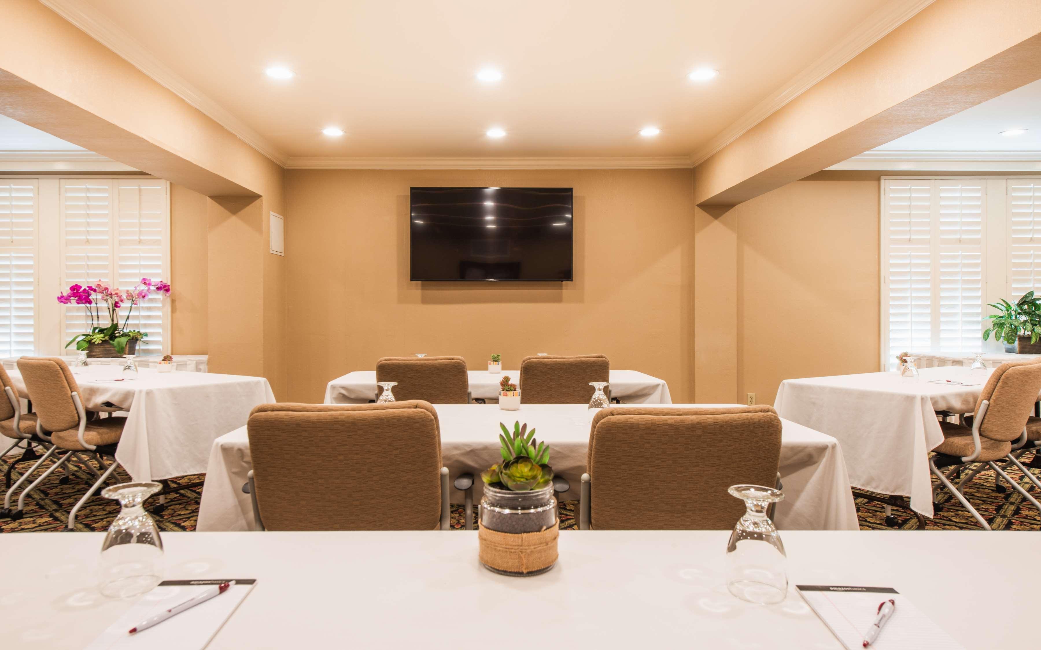 Best Western Plus Pepper Tree Inn Santa Barbara Esterno foto